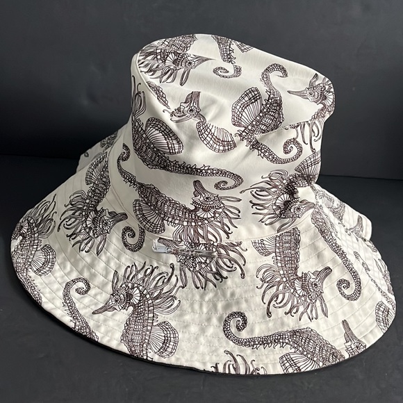 OndadeMar Ladies Reversible Seahorse Bucket Hat - Picture 11 of 16